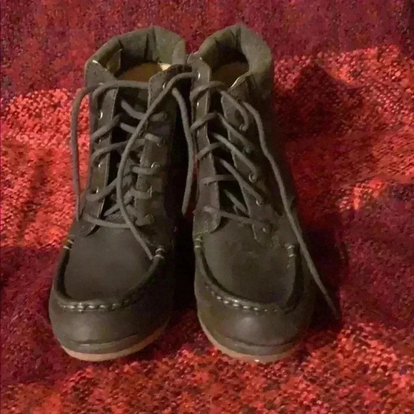 Clark Women’s ankle wedge boots. - Picture 2 of 4